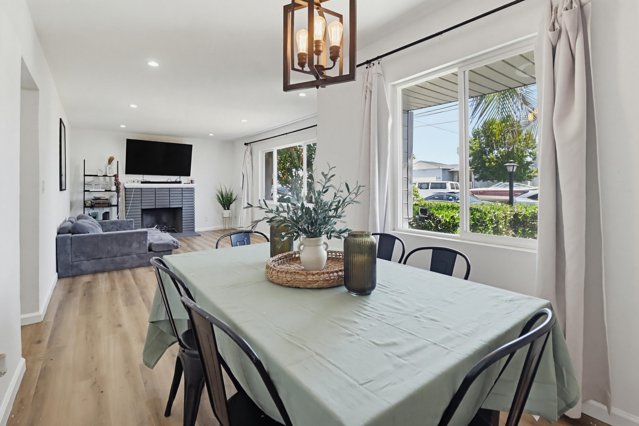 Virtual tour photo 14 of 86 for 2330 Di Foss St