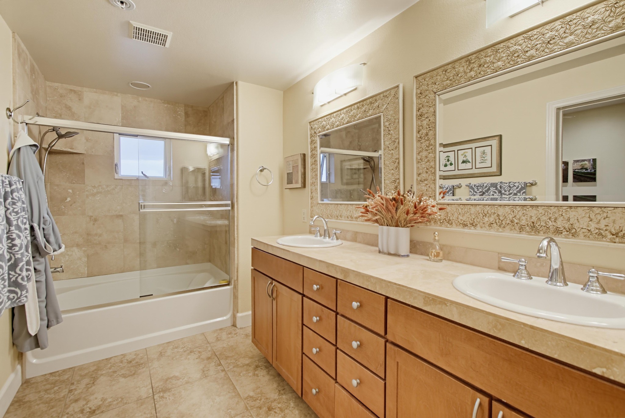 Virtual tour photo 27 of 80 for 2330 First Ave. Unit 412