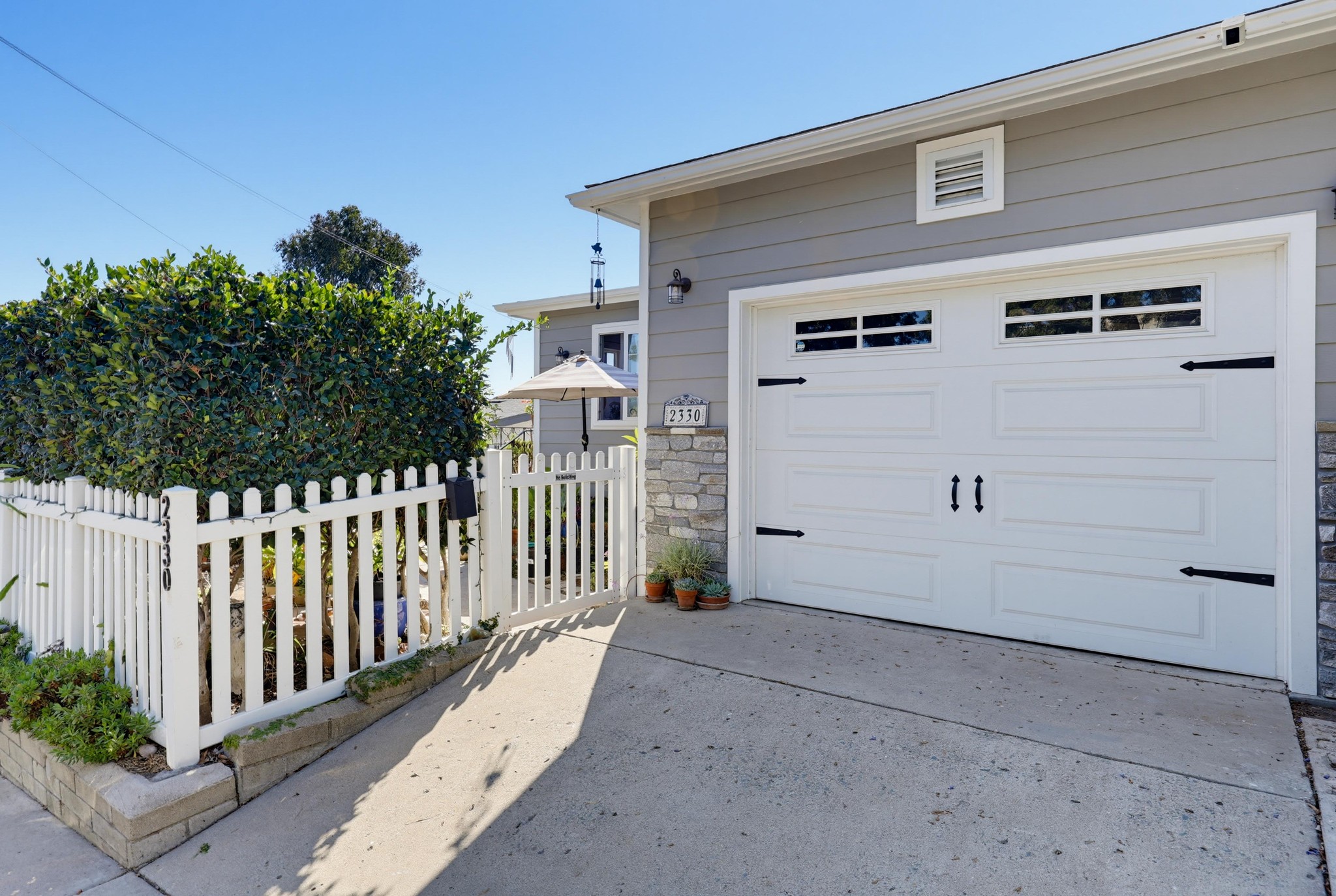 Virtual tour photo 3 of 68 for 2330 Montclair St