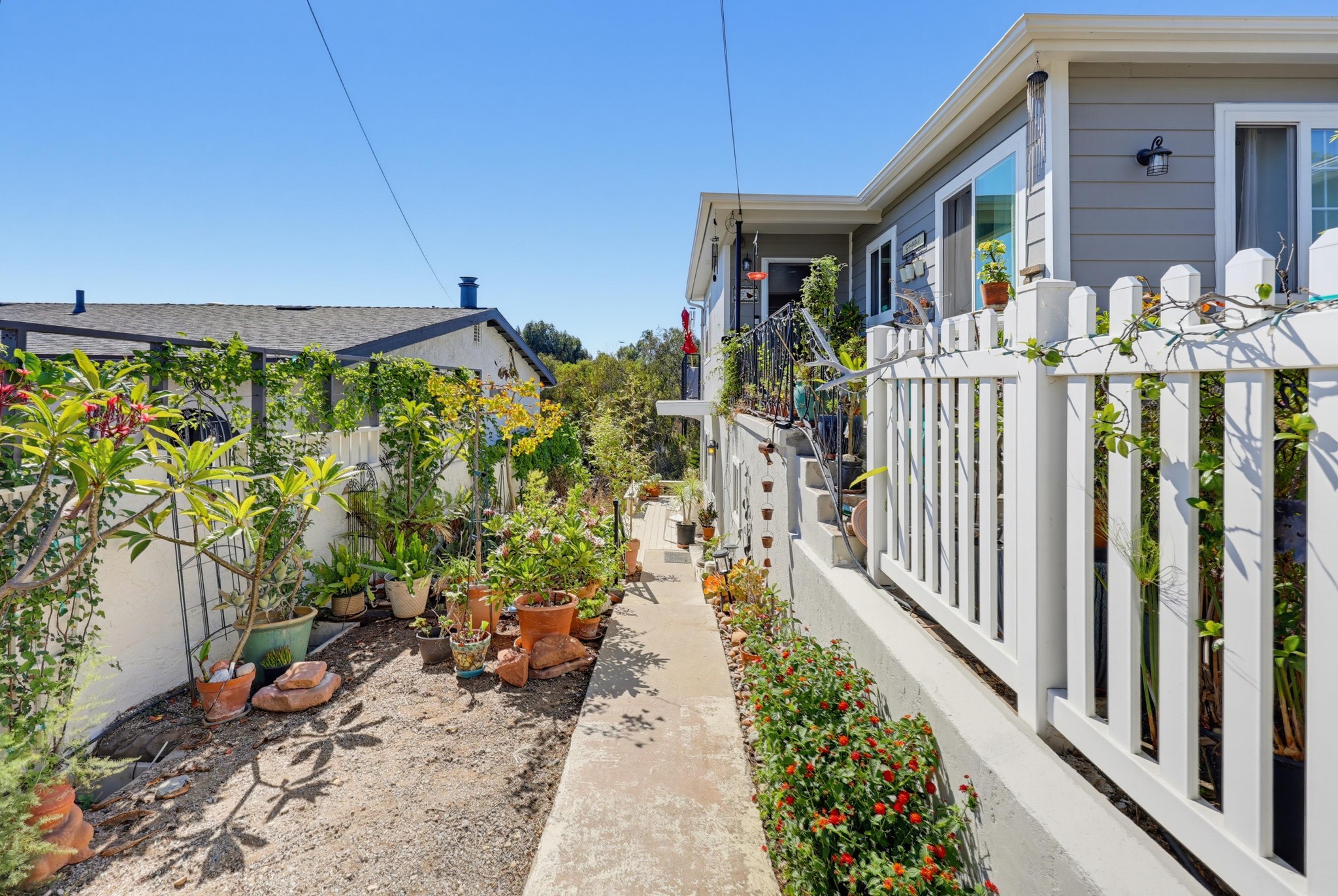Virtual tour photo 5 of 68 for 2330 Montclair St