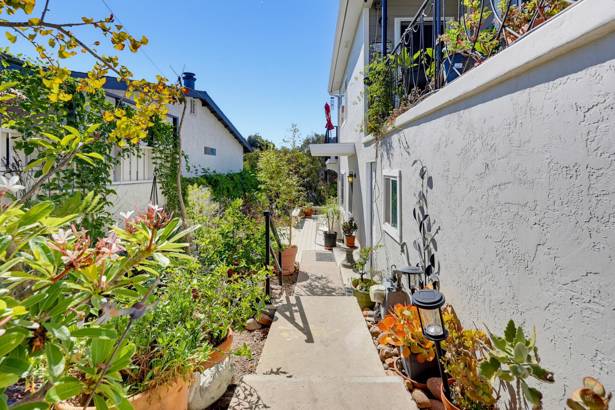 Virtual tour photo 6 of 68 for 2330 Montclair St