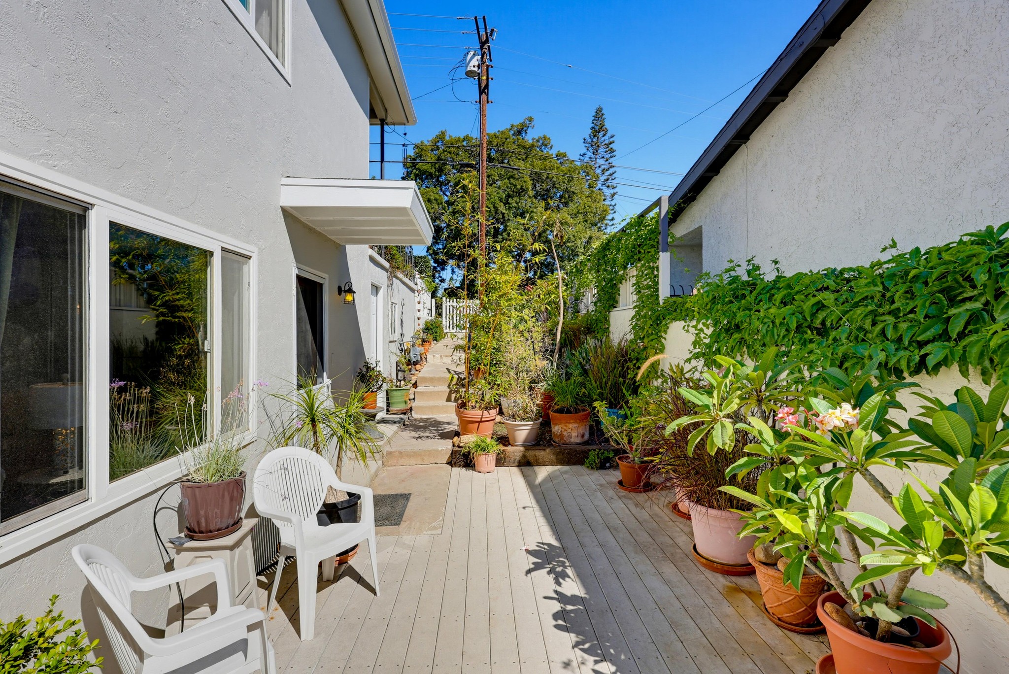 Virtual tour photo 11 of 68 for 2330 Montclair St
