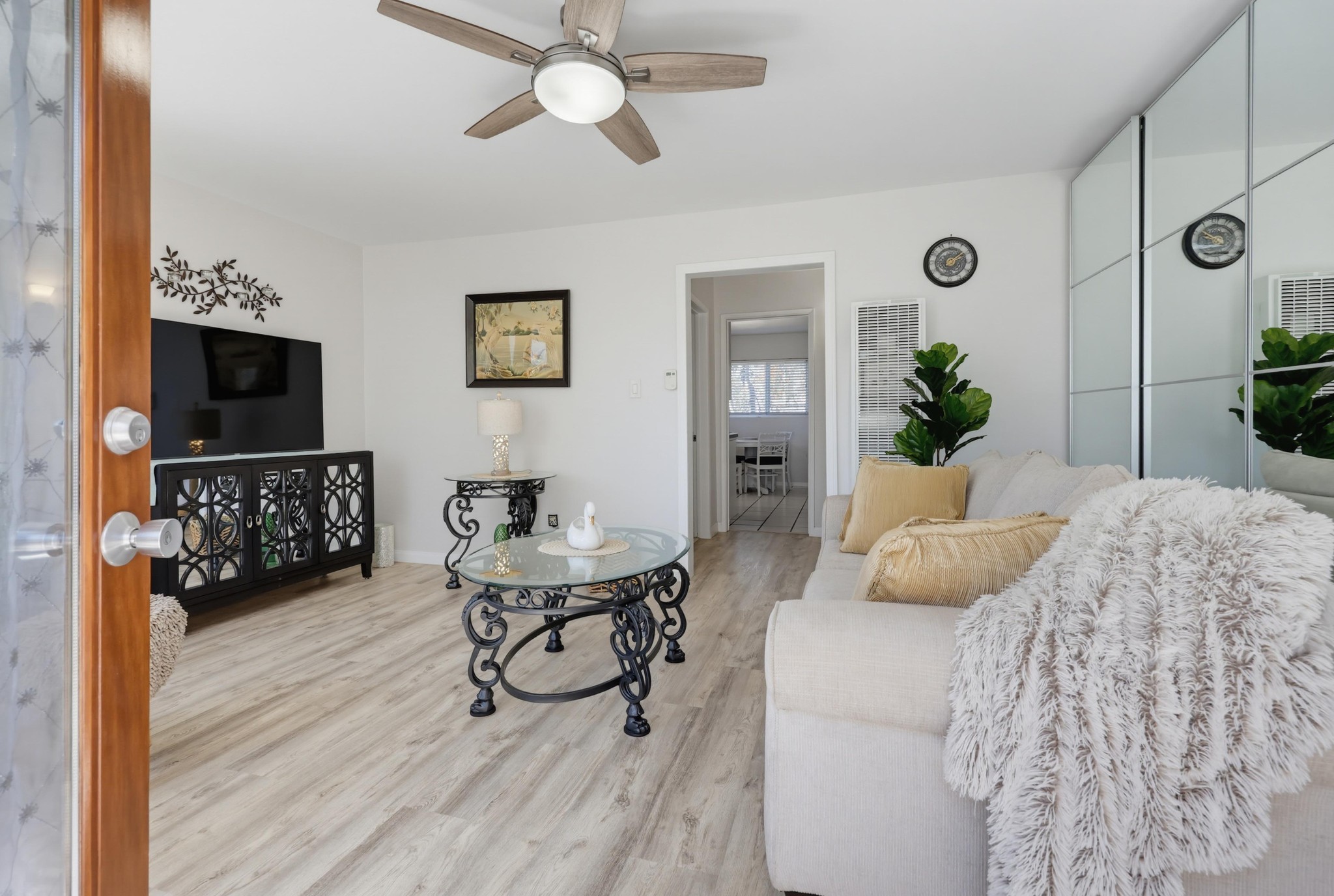 Virtual tour photo 14 of 68 for 2330 Montclair St