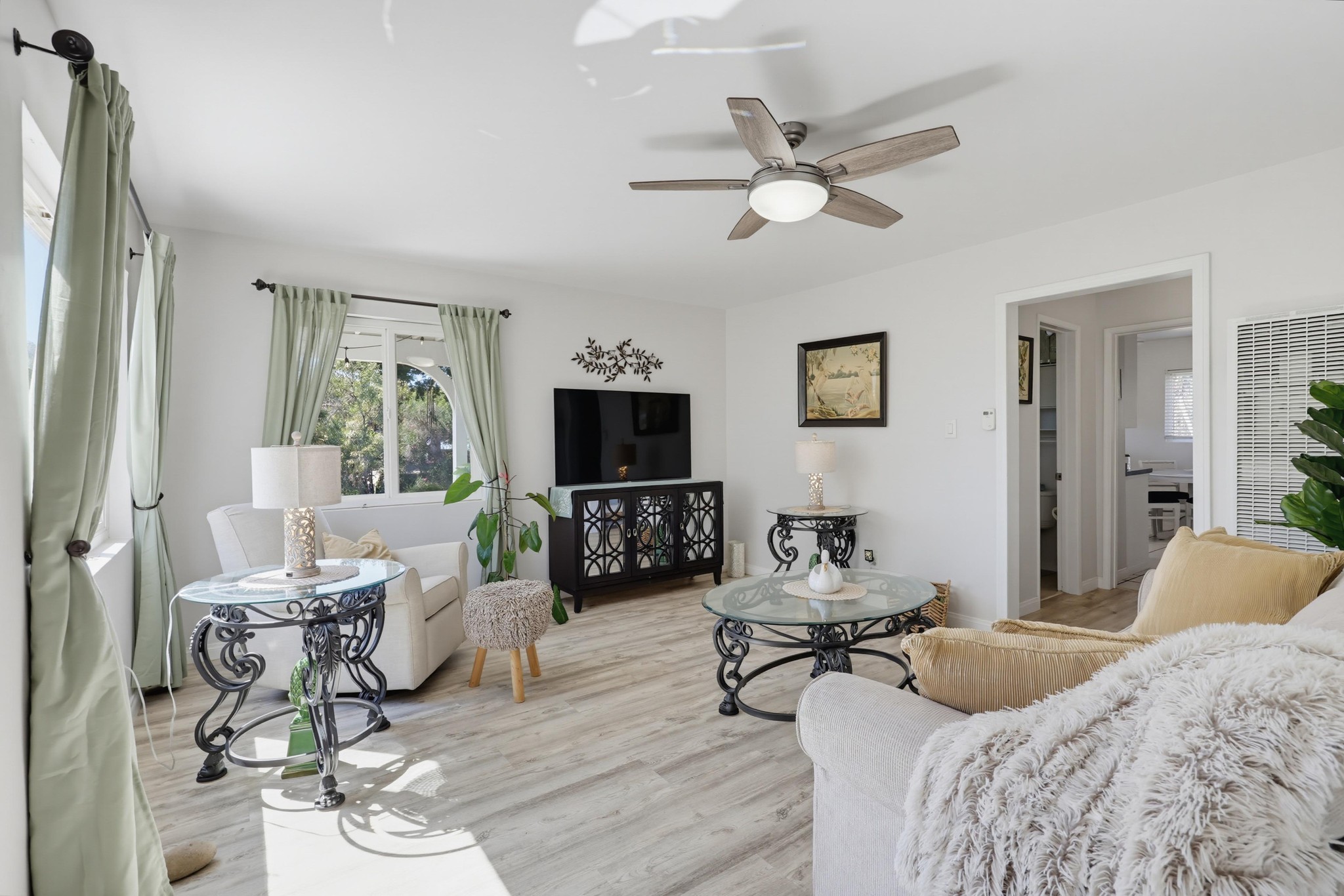 Virtual tour photo 15 of 68 for 2330 Montclair St
