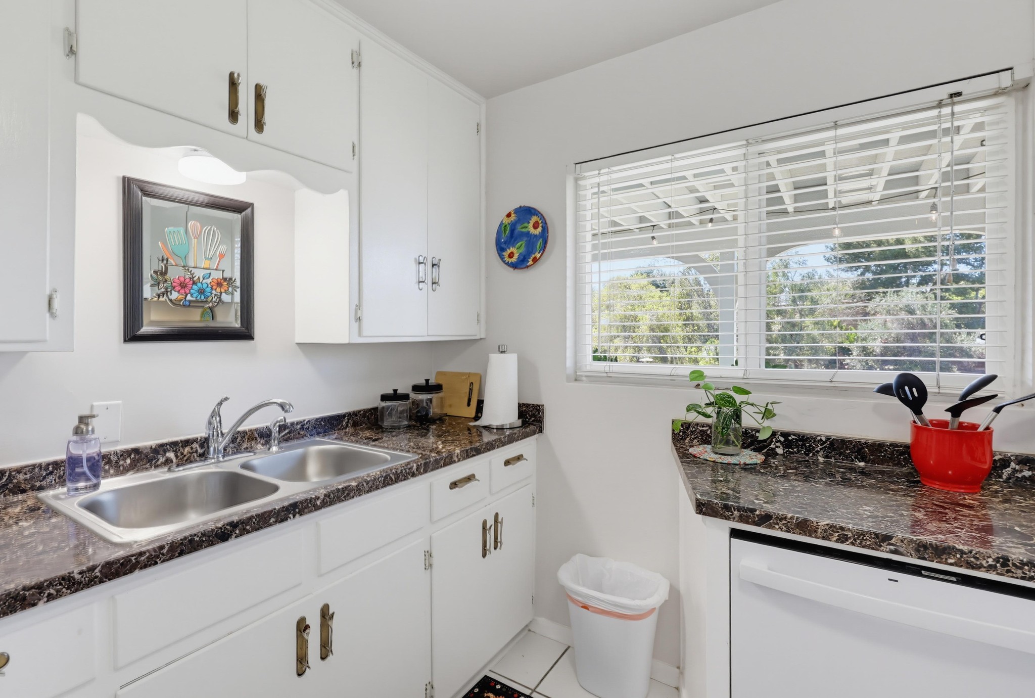 Virtual tour photo 33 of 68 for 2330 Montclair St