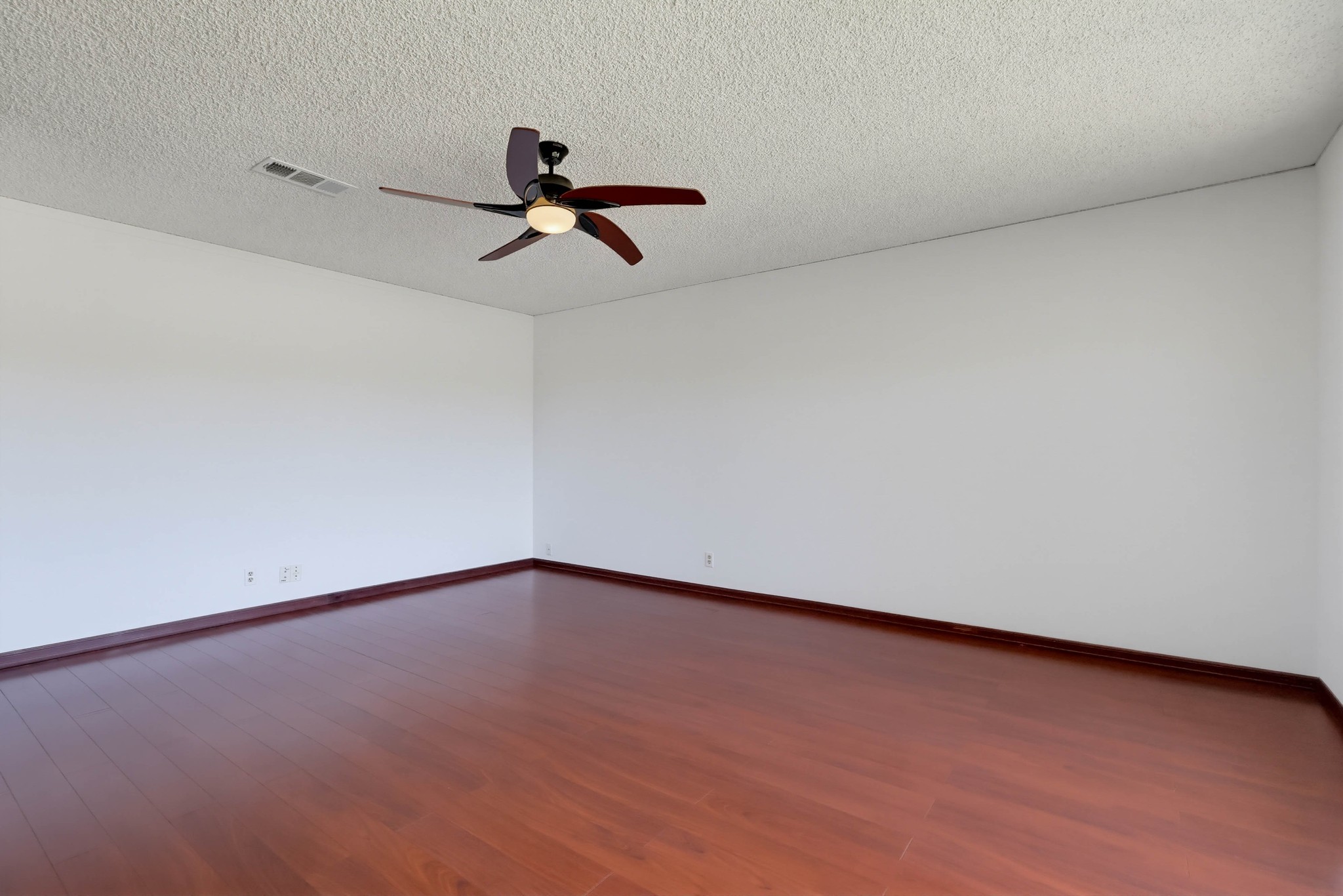 Virtual tour photo 12 of 104 for 23311 Broadwell Ave