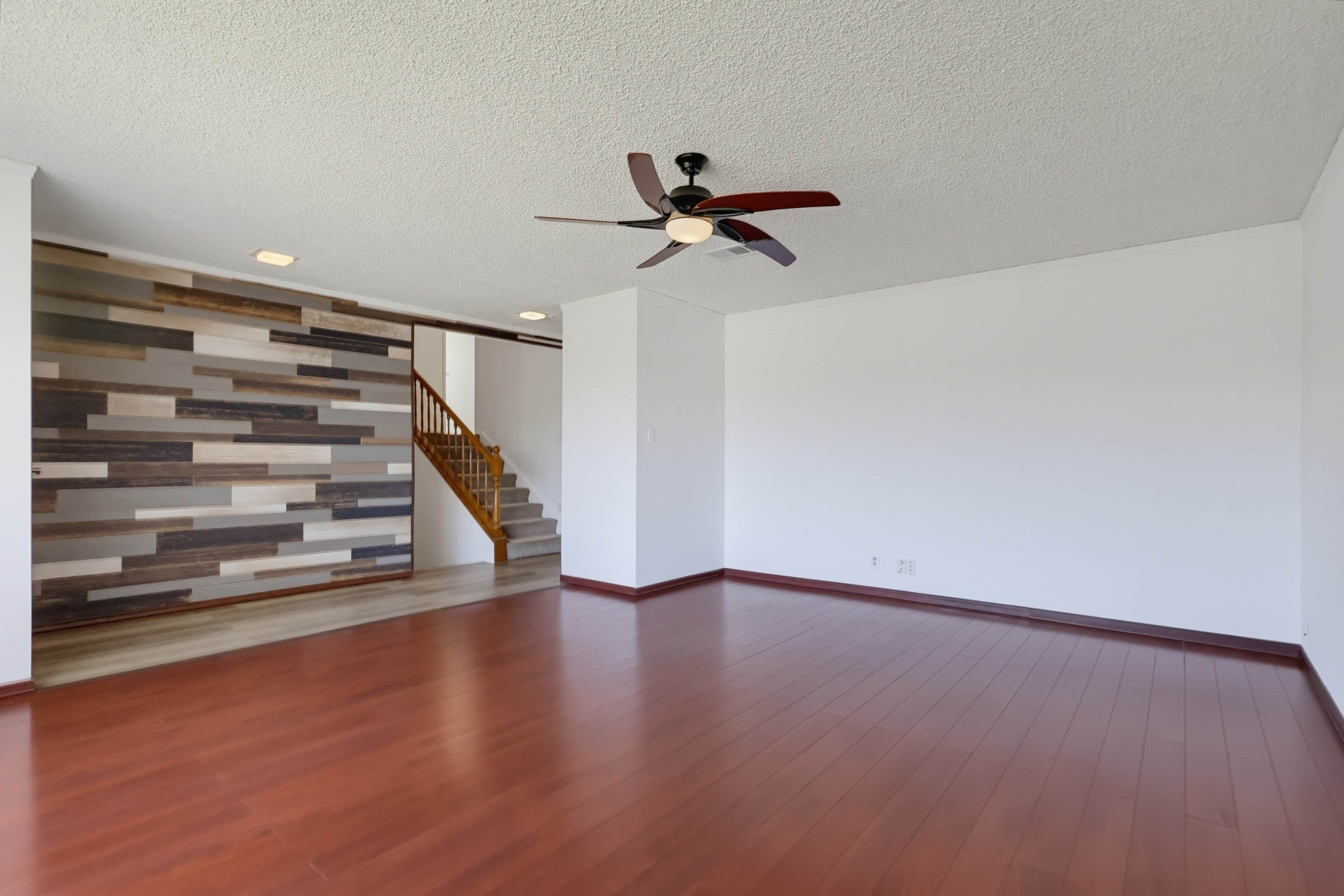 Virtual tour photo 13 of 104 for 23311 Broadwell Ave