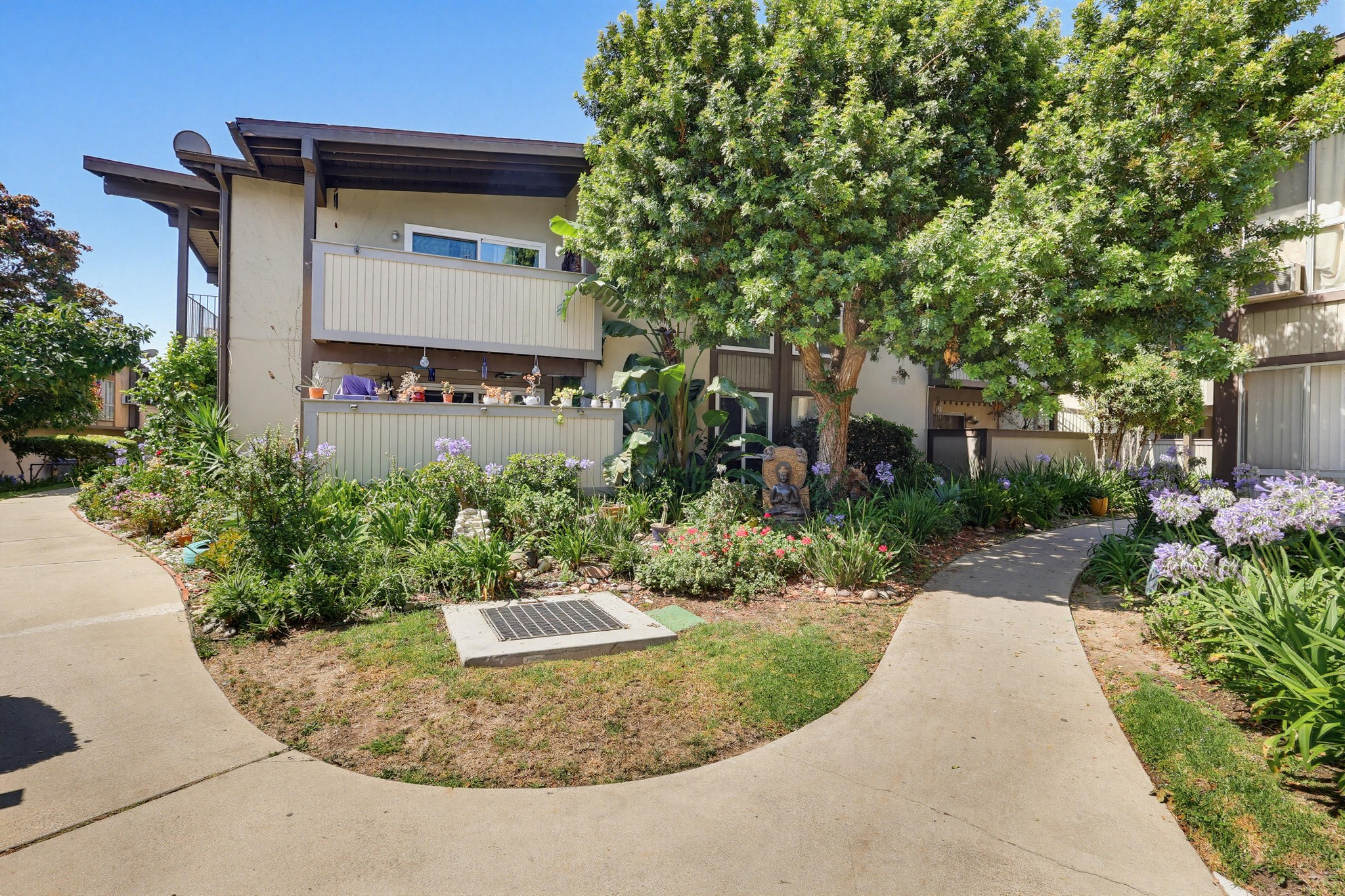 Virtual tour photo 1 of 61 for 23320 Sesame St