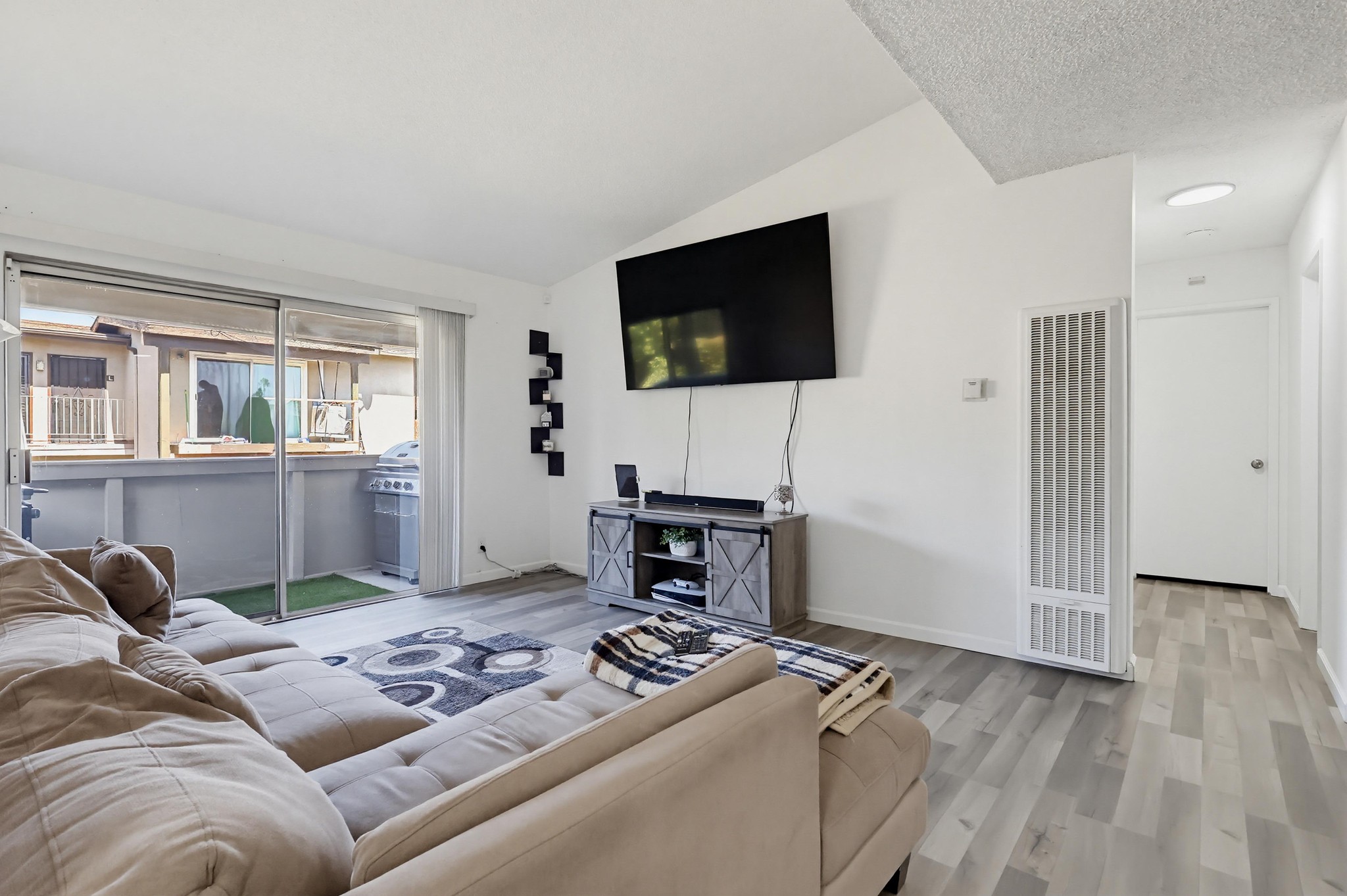 Virtual tour photo 10 of 61 for 23320 Sesame St