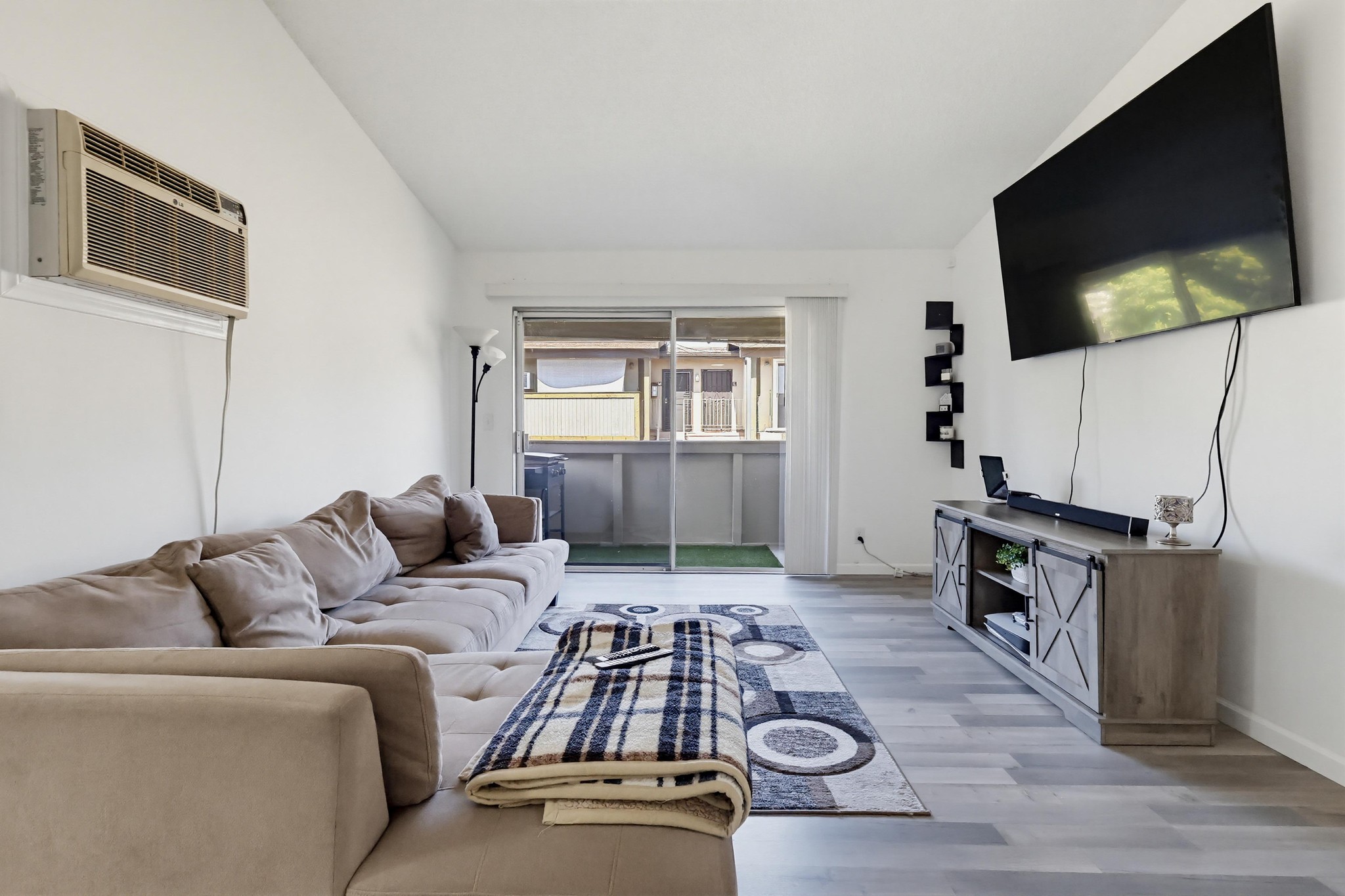 Virtual tour photo 11 of 61 for 23320 Sesame St