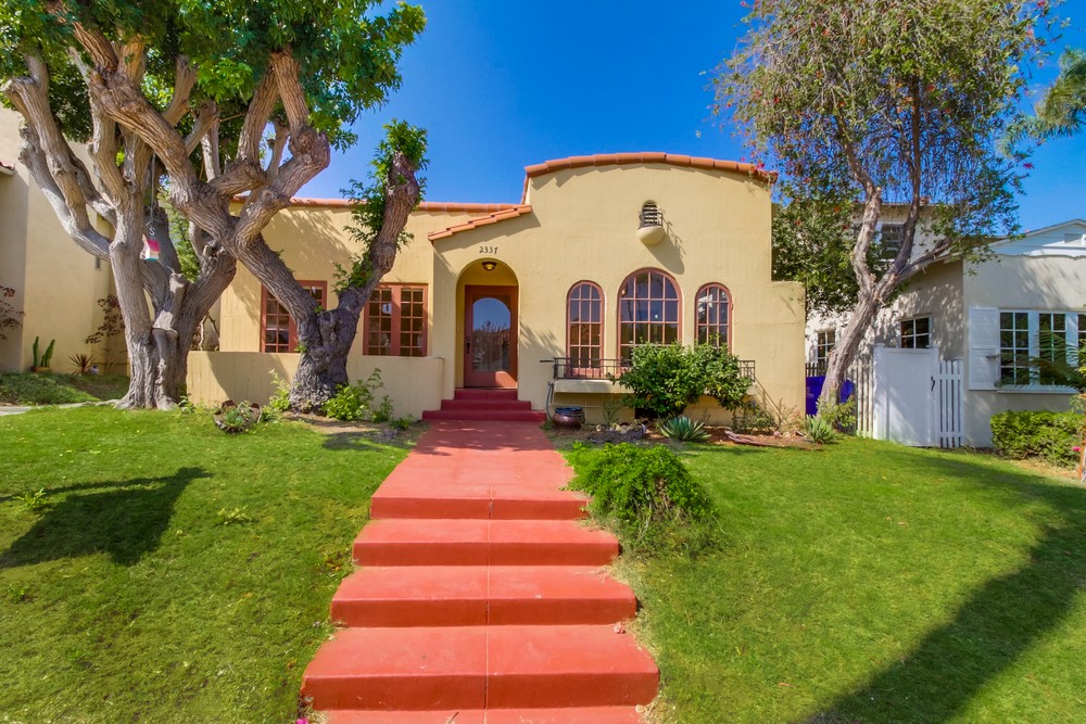 Virtual tour photo 5 of 40 for 2337 Hickory St