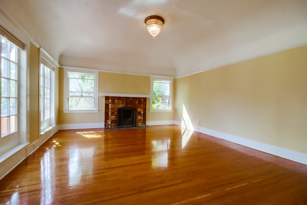 Virtual tour photo 10 of 40 for 2337 Hickory St