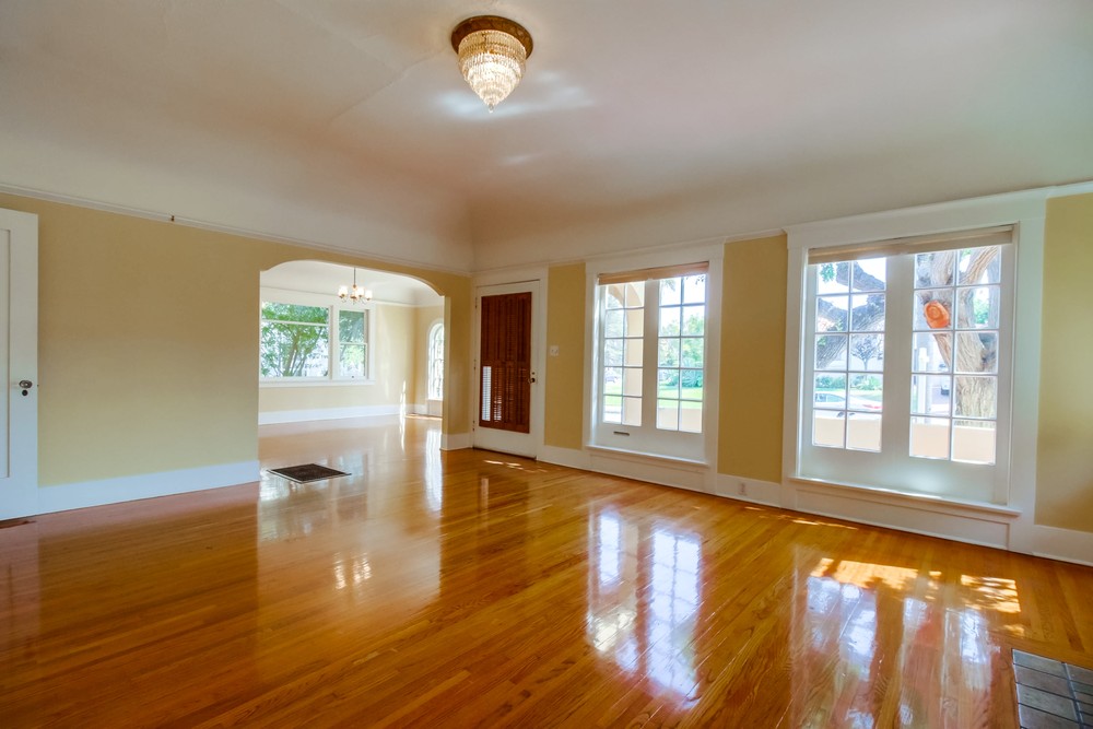 Virtual tour photo 12 of 40 for 2337 Hickory St