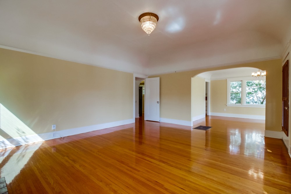 Virtual tour photo 13 of 40 for 2337 Hickory St