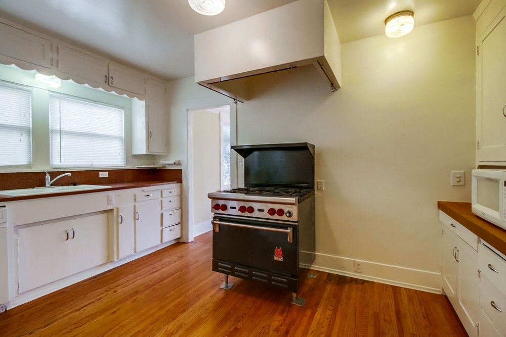 Virtual tour photo 17 of 40 for 2337 Hickory St