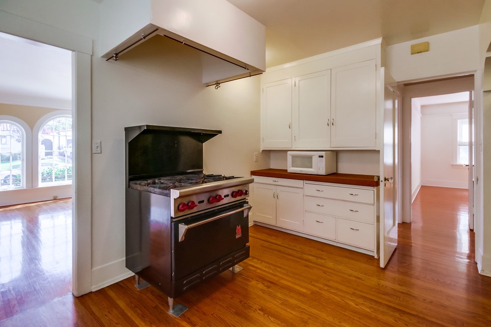 Virtual tour photo 18 of 40 for 2337 Hickory St