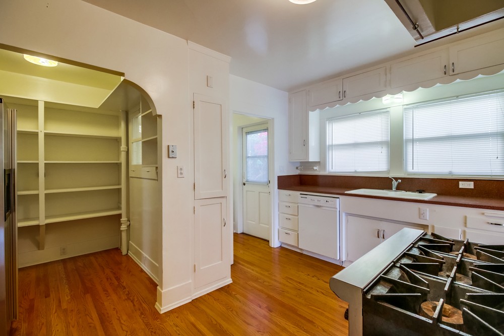 Virtual tour photo 20 of 40 for 2337 Hickory St