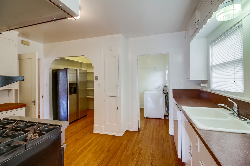 Virtual tour photo 21 of 40 for 2337 Hickory St