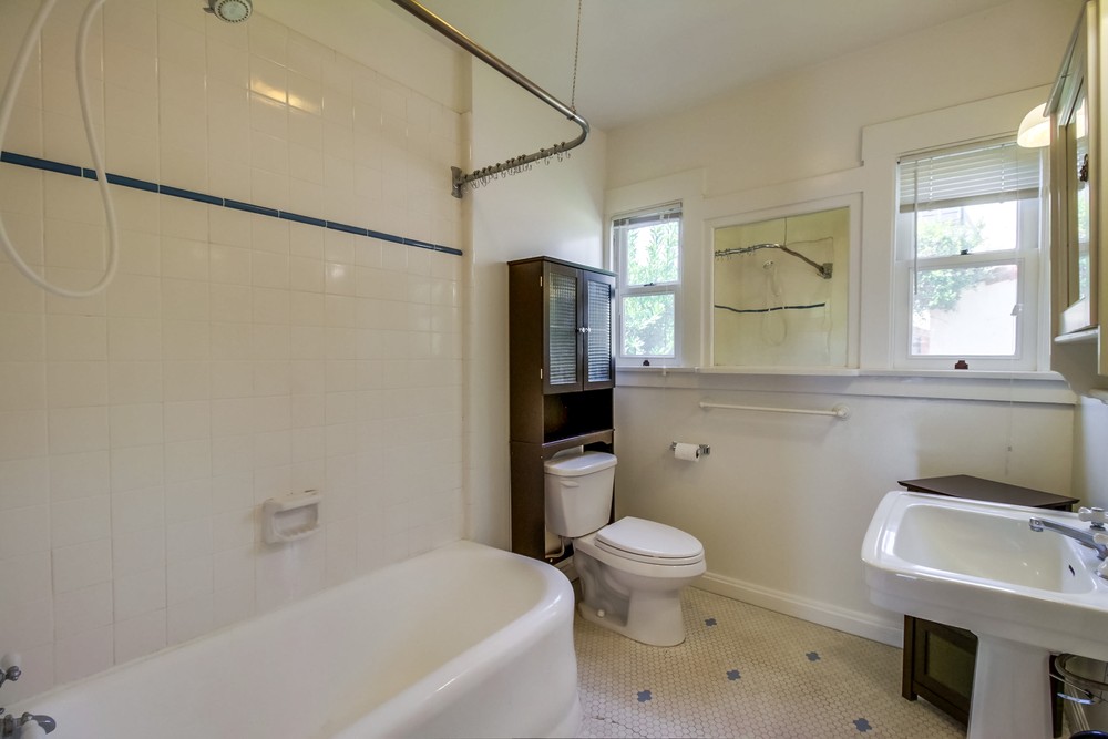 Virtual tour photo 29 of 40 for 2337 Hickory St