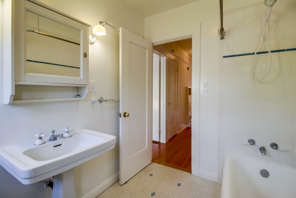 Virtual tour photo 30 of 40 for 2337 Hickory St