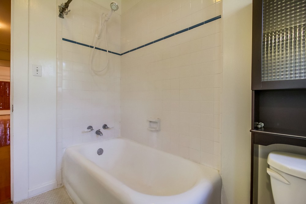 Virtual tour photo 31 of 40 for 2337 Hickory St