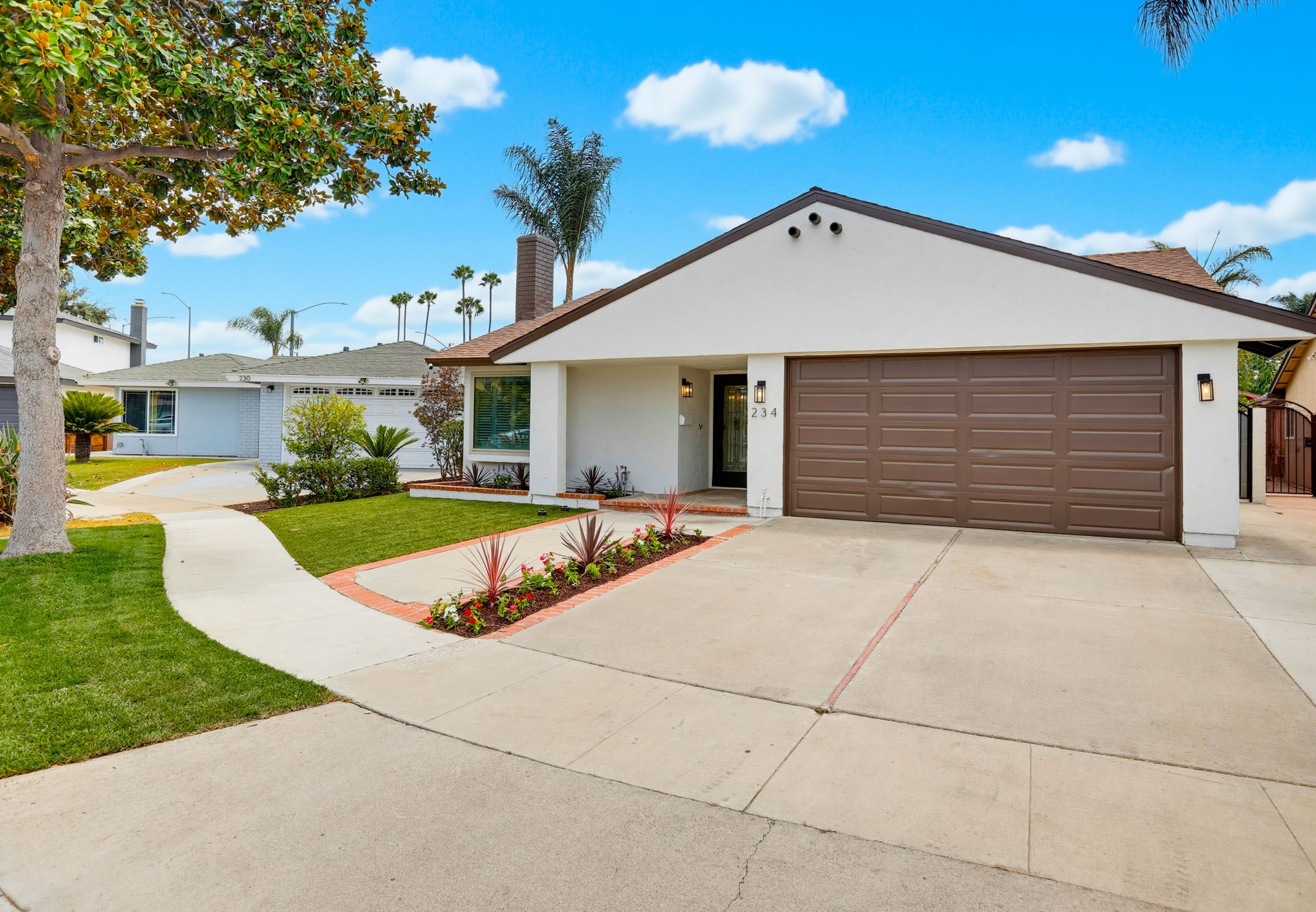 Virtual tour photo 4 of 76 for 234 S Barbara Way