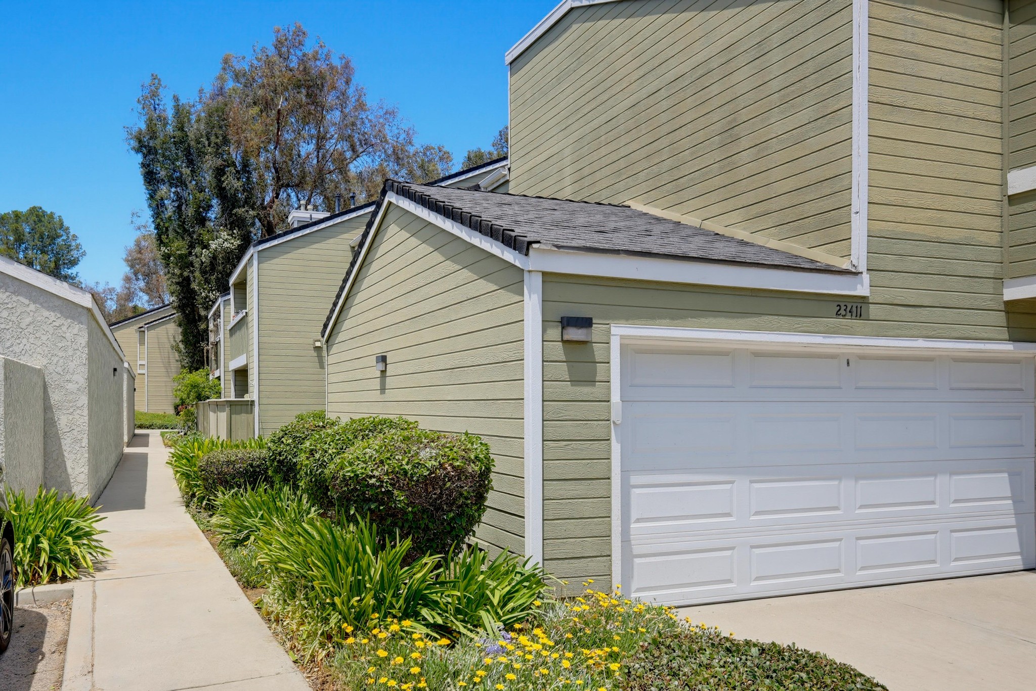 Virtual tour photo 4 of 50 for 23411 Cambridge Rd