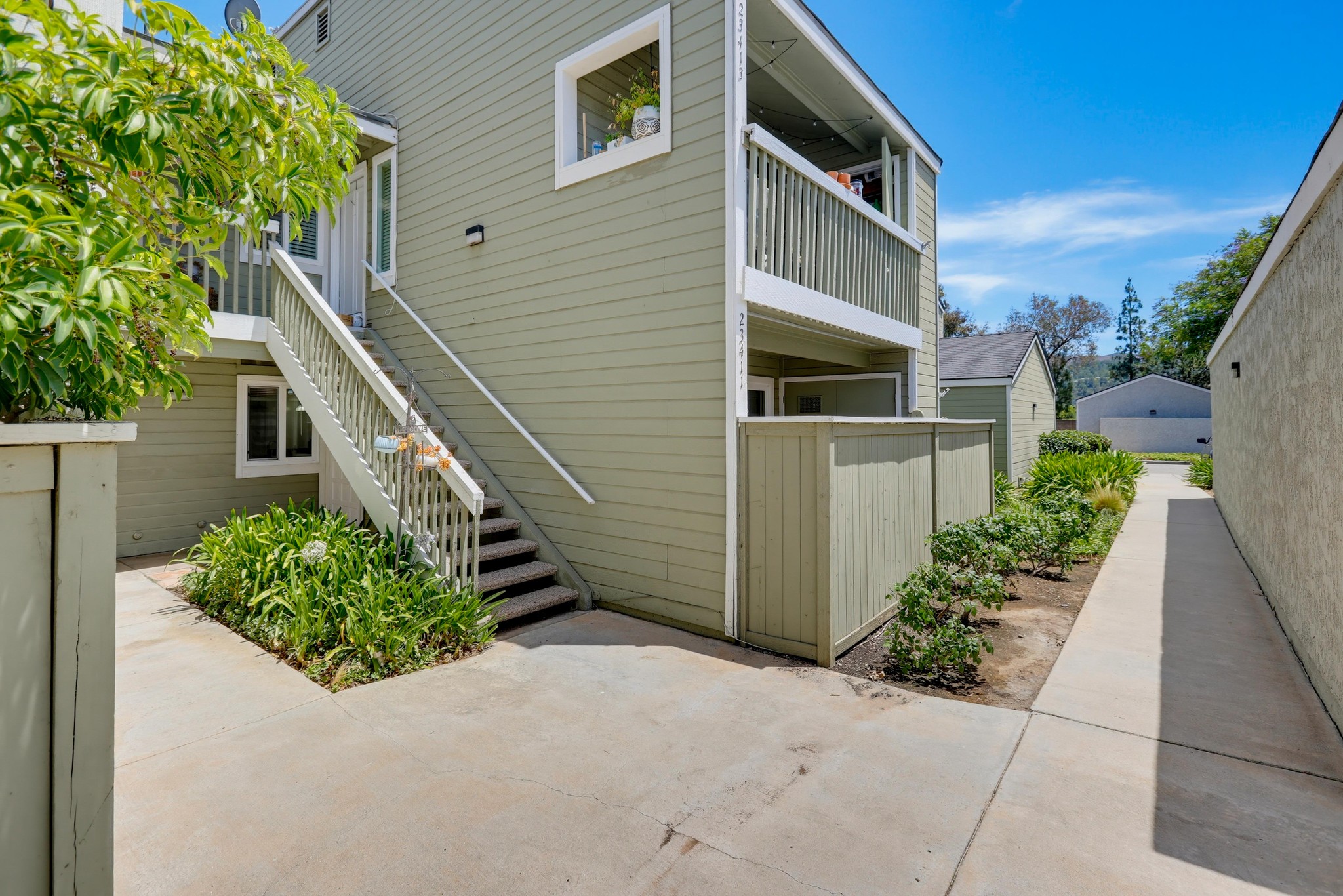 Virtual tour photo 5 of 50 for 23411 Cambridge Rd