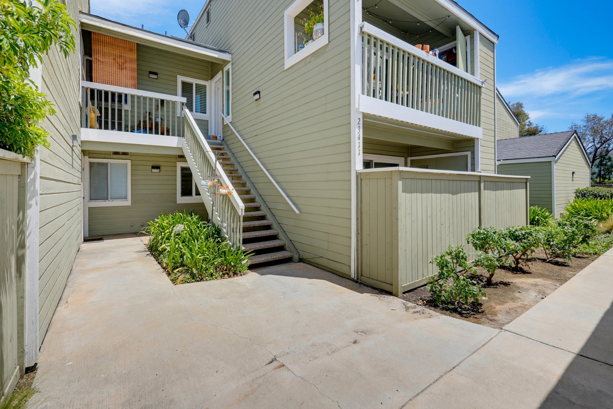 Virtual tour photo 6 of 50 for 23411 Cambridge Rd