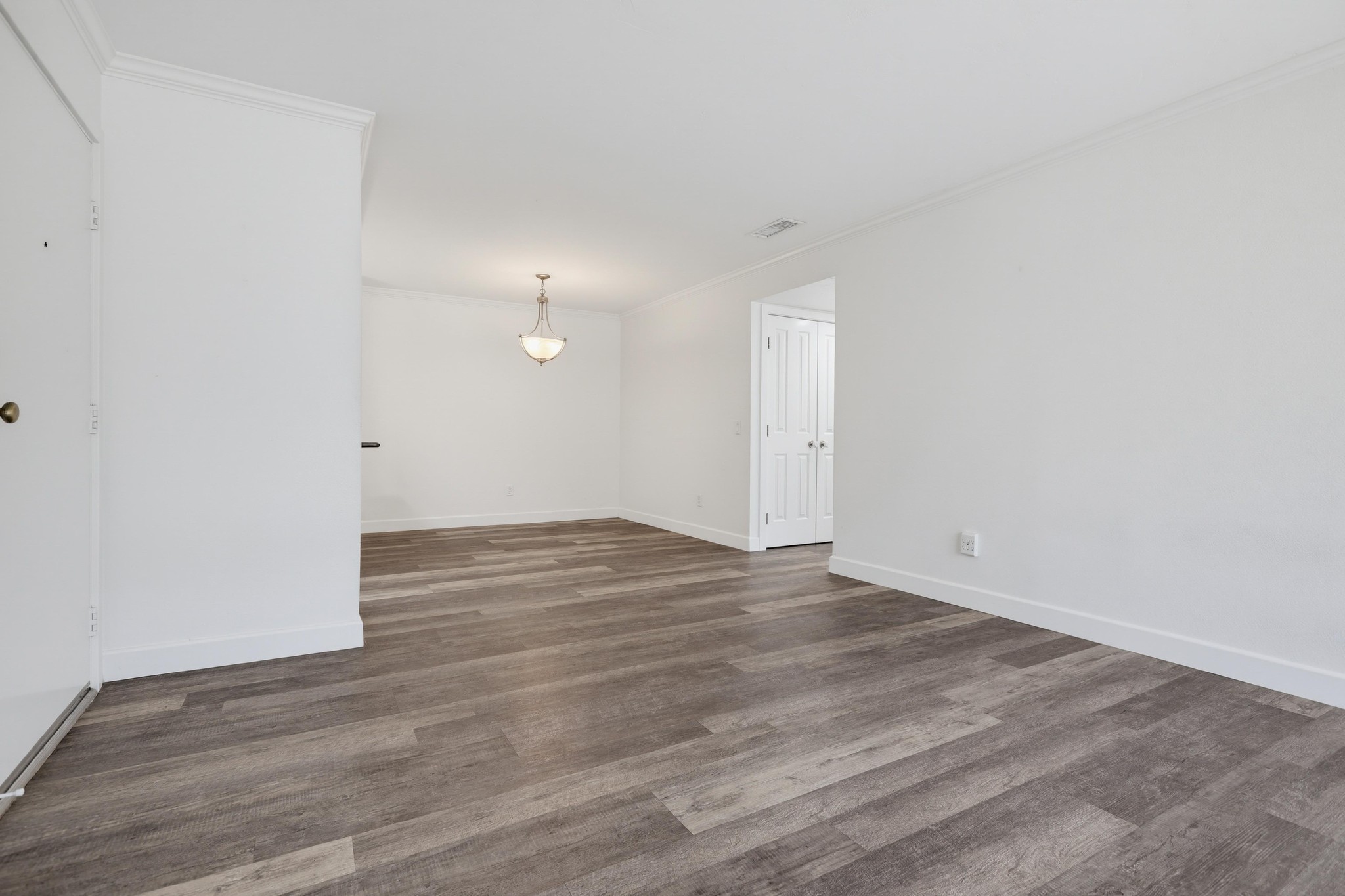 Virtual tour photo 14 of 50 for 23411 Cambridge Rd