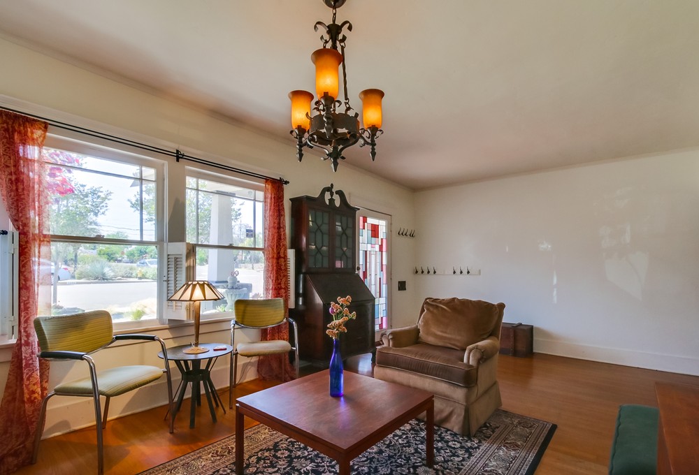 Virtual tour photo 9 of 62 for 2345 Bancroft St