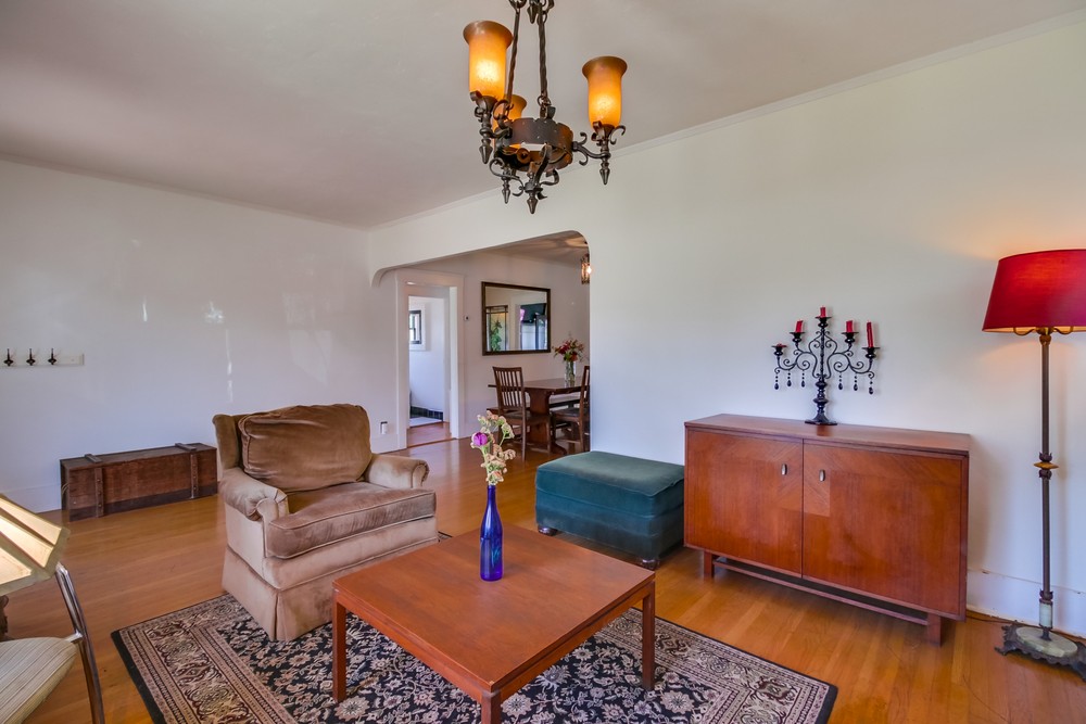 Virtual tour photo 10 of 62 for 2345 Bancroft St