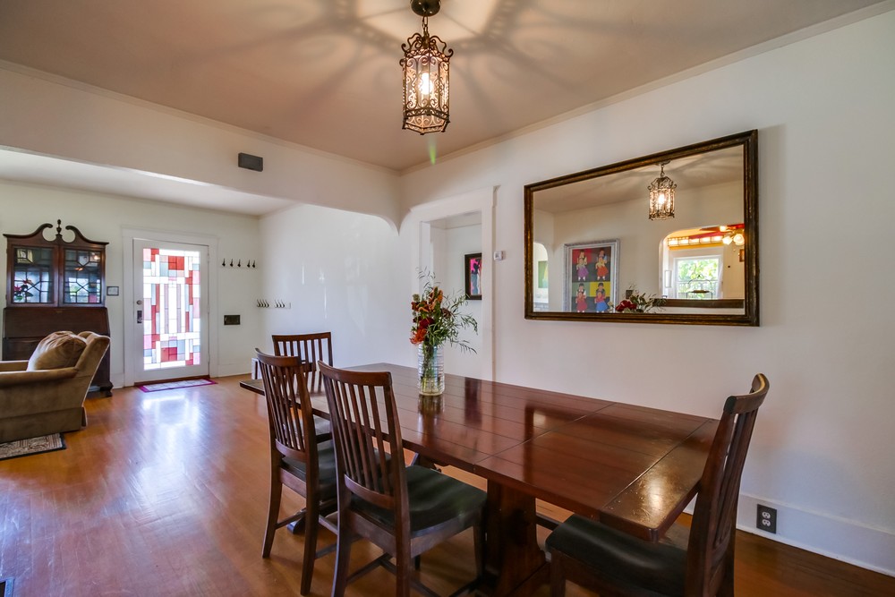 Virtual tour photo 13 of 62 for 2345 Bancroft St