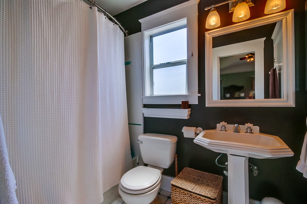 Virtual tour photo 26 of 62 for 2345 Bancroft St