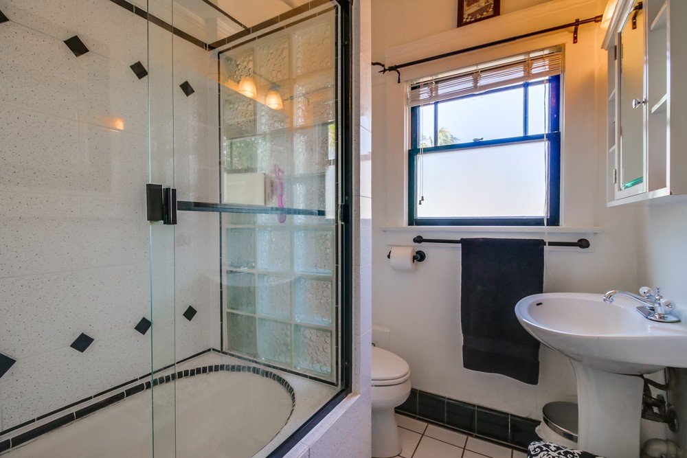 Virtual tour photo 32 of 62 for 2345 Bancroft St