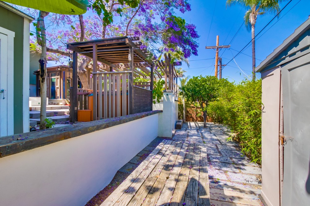 Virtual tour photo 47 of 62 for 2345 Bancroft St
