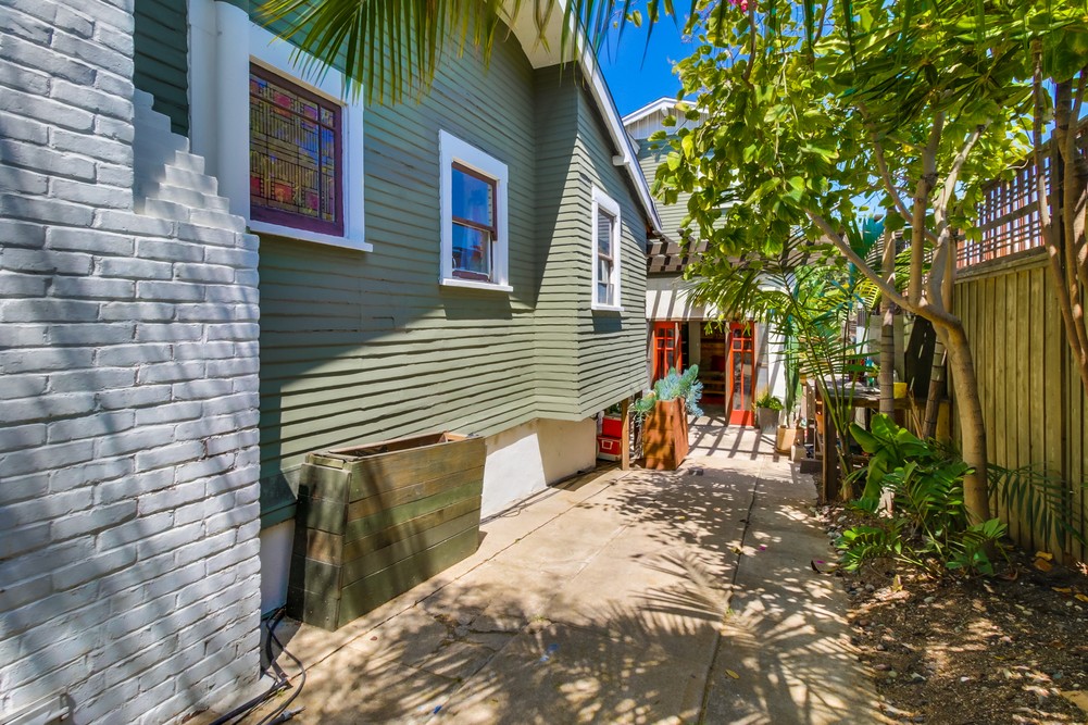 Virtual tour photo 61 of 62 for 2345 Bancroft St