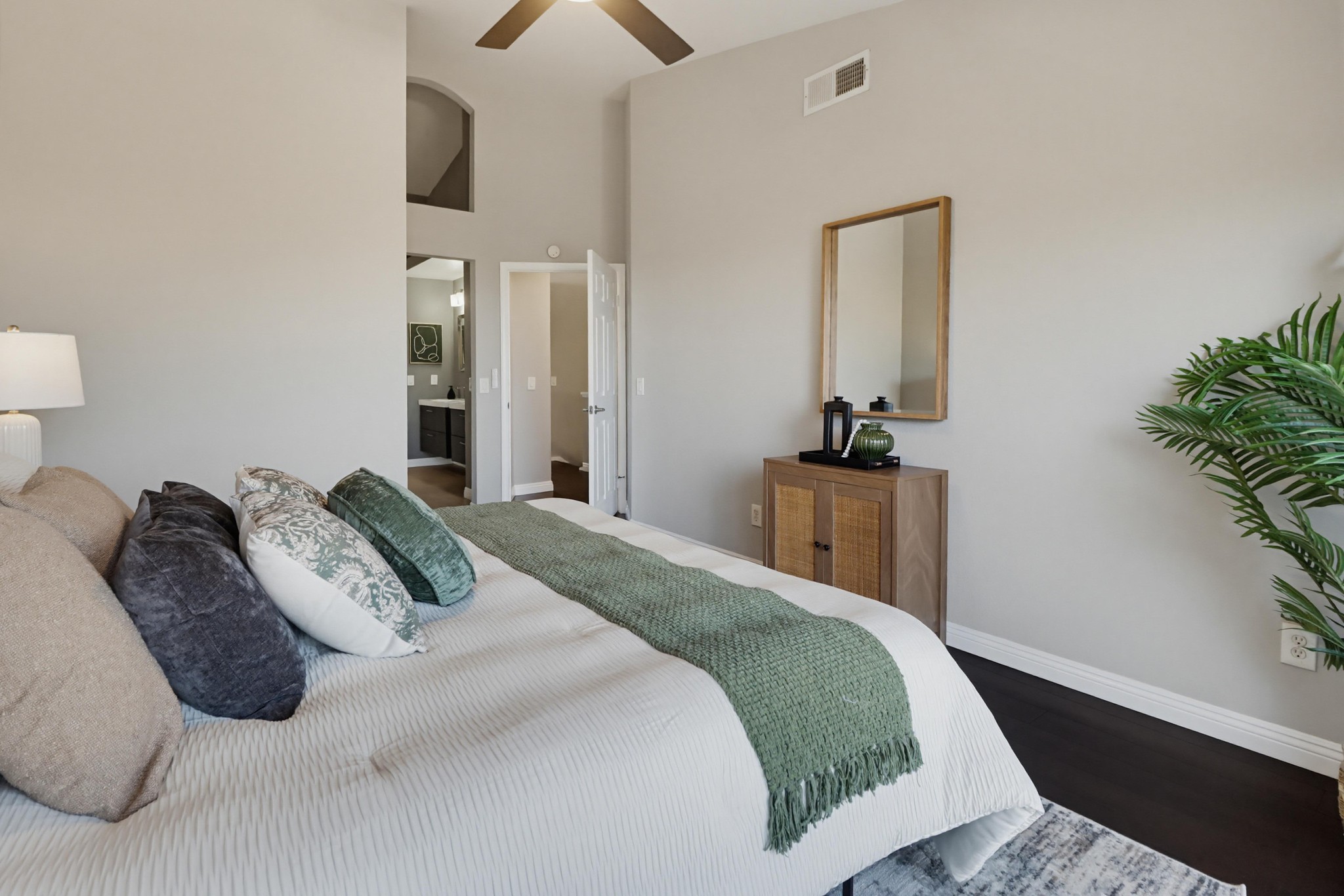 Virtual tour photo 27 of 53 for 2345 Greenbriar Dr