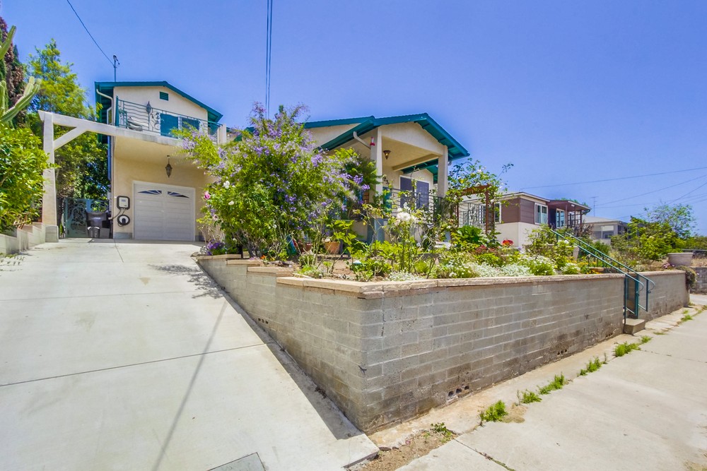 Virtual tour photo 3 of 54 for 2345 W Jewett St
