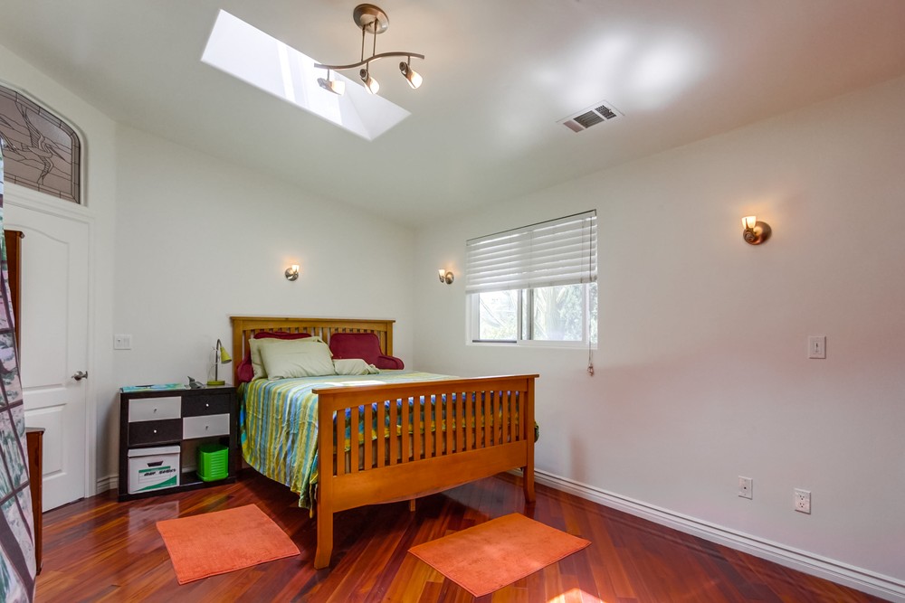 Virtual tour photo 23 of 54 for 2345 W Jewett St