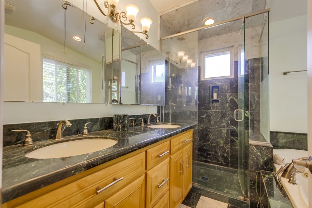 Virtual tour photo 32 of 54 for 2345 W Jewett St