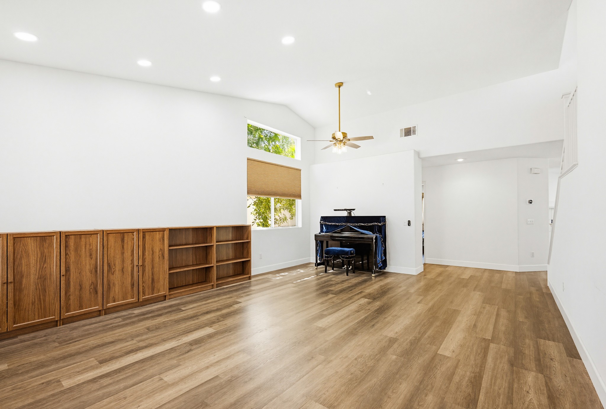 Virtual tour photo 9 of 52 for 23492 Mountain Breeze Dr