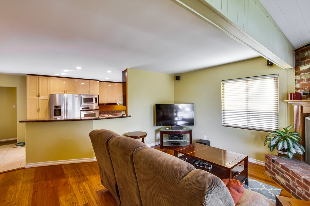 Virtual tour photo 4 of 26 for 2351 Shamrock St