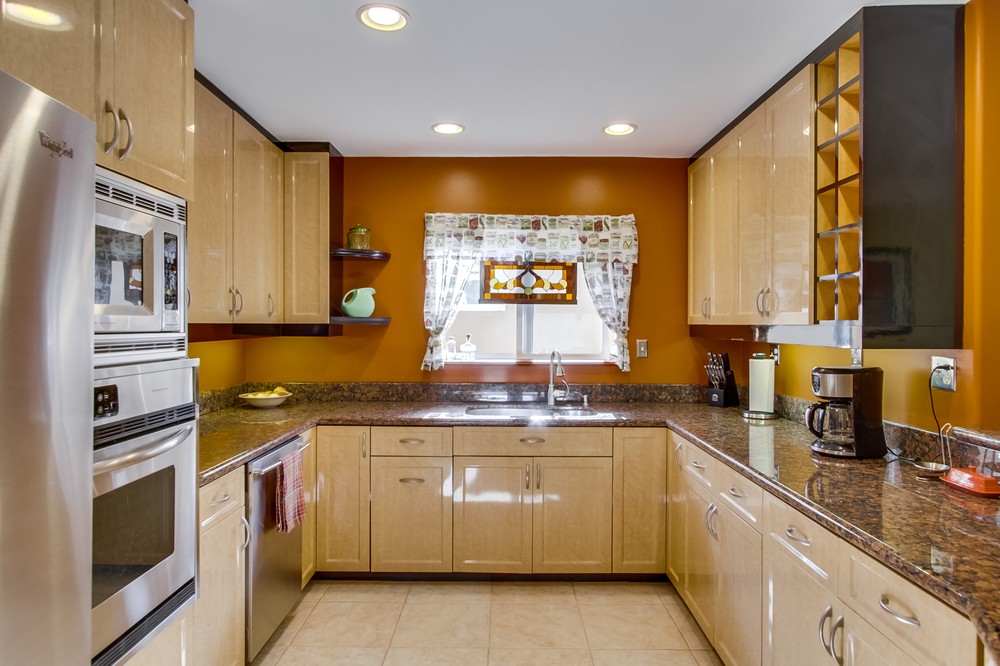 Virtual tour photo 9 of 26 for 2351 Shamrock St