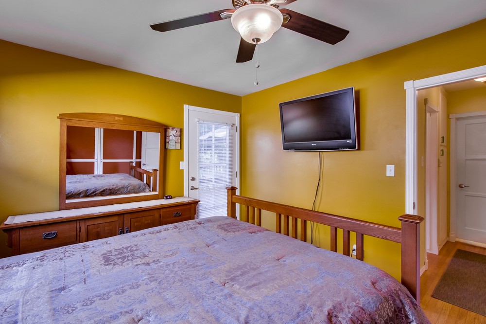 Virtual tour photo 13 of 26 for 2351 Shamrock St