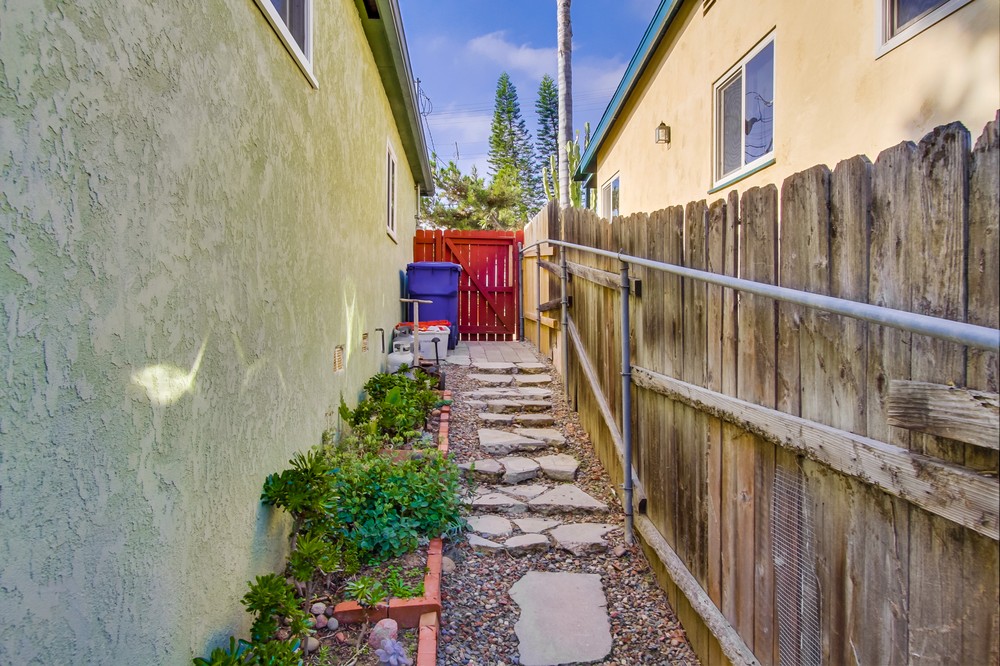 Virtual tour photo 24 of 26 for 2351 Shamrock St