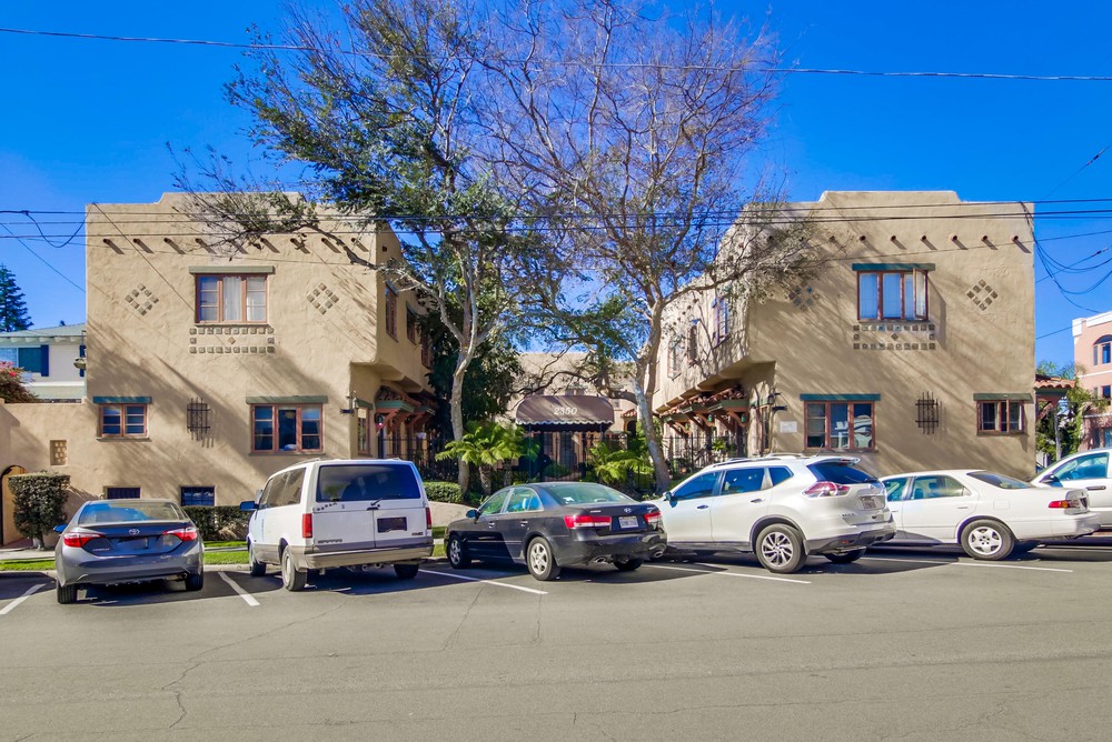 Virtual tour photo 1 of 33 for 2352 1/2 Third Ave