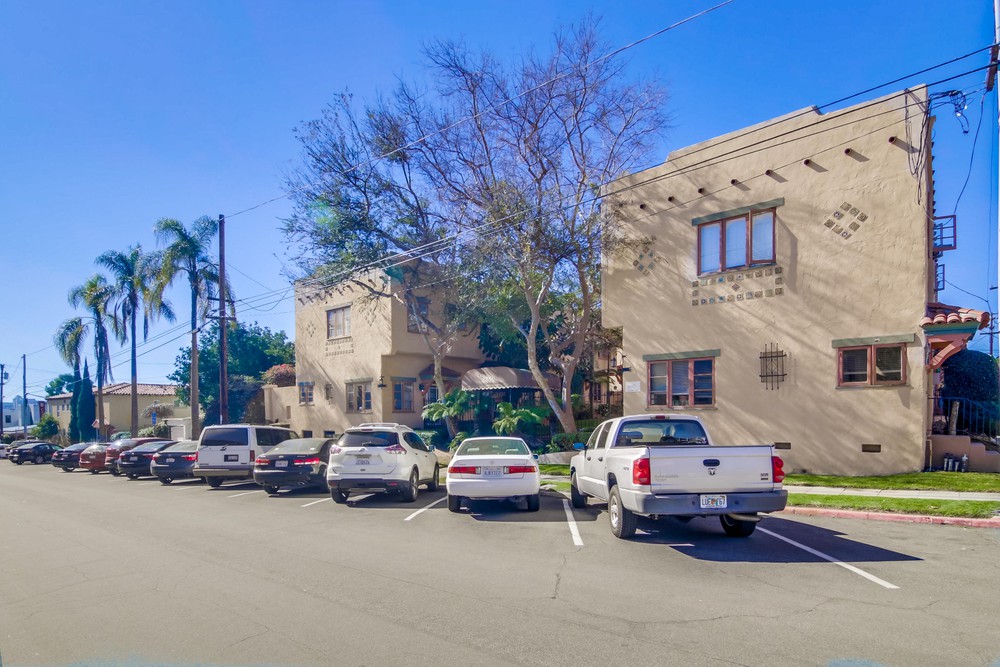 Virtual tour photo 3 of 33 for 2352 1/2 Third Ave