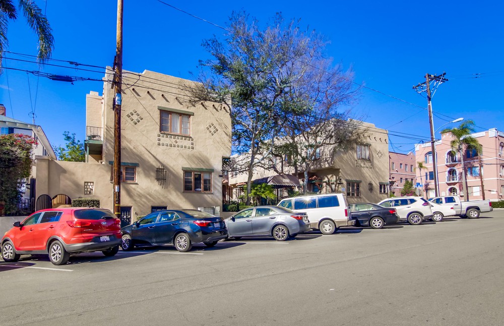Virtual tour photo 4 of 33 for 2352 1/2 Third Ave