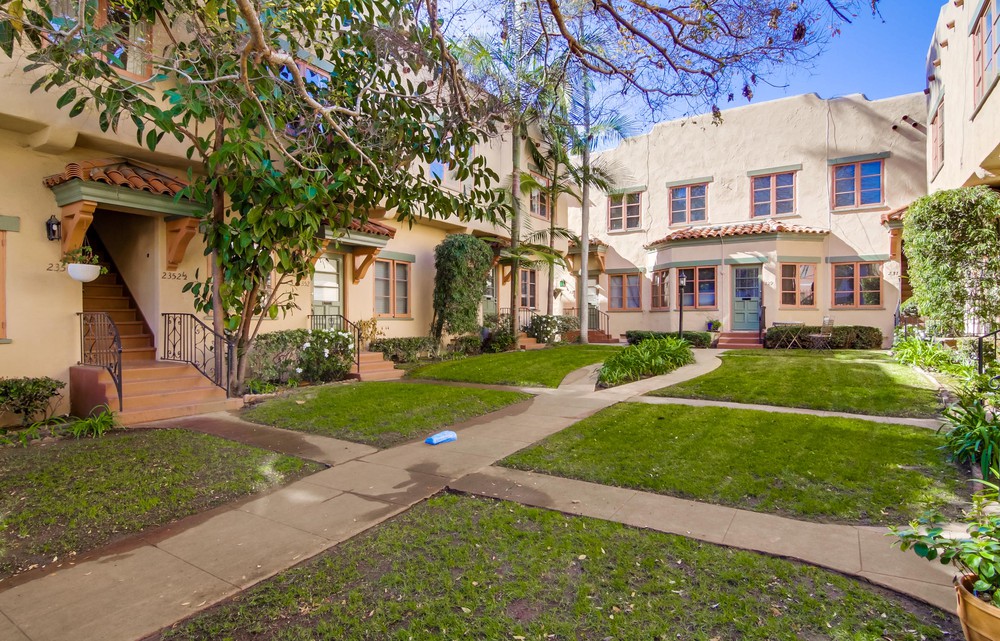 Virtual tour photo 9 of 33 for 2352 1/2 Third Ave